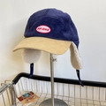Detalle de gorra de aviador de pana con orejeras de forro polar y logo bordado - 55-58cm (Ajustable) / Azul Marino