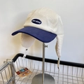 Detalle de gorro de aviador en pana con forro térmico de borrego y parche PP:ONE - 55-58cm (Ajustable) / Blanco Roto