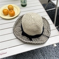 Strohoed met grijs stippengaas en zwarte strik voor gebruik in de zomer buiten - Eén Maat(Verstelbaar) / Beige