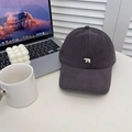 Casquette de baseball gris foncé avec broderie ours polaire dans un décor de bureau - 56-60cm (Ajustable) / Gris