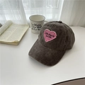 Gorra de béisbol gris oscuro lavado con bordado de corazón rosa y texto Paris 1996 - 56-59cm(Ajustable) / Marrón