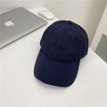 Gorra de béisbol azul marino de secado rápido sobre escritorio blanco moderno - 56-59cm(Ajustable) / Azul Marino