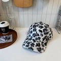 Gorra de béisbol de felpa con estampado de leopardo blanco y negro en ambiente de café - 56-58cm (Ajustable) / Blanco Negro