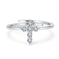 Dettaglio dell'anello regolabile in argento 925 con croce in micro-pave di zirconi - Moissanite da 2mm / Argento