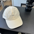 Gorra de béisbol crema de secado rápido con bordado sobre una mesa mate - 56-58cm / Beige