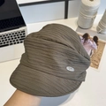 Women's dark brown textured newsboy cap with vintage metal decorative plate - 56-58cm / Brown