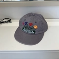 Cappellino da baseball in cotone grigio con ricamo floreale e toppa verde - 56-58 / Grigio