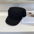 Berretto cadet nero classico in tela di cotone con eleganti rivetti in metallo argento - Nero