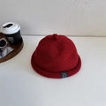 Rode gebreide muts met opgerolde rand en decoratief geweven label in wolstijl - 56-58cm Elastisch / Rood