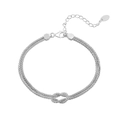 Detalle de pulsera de plata S925 con cuentas, diseño de nudo y colgante de corazón - Platino