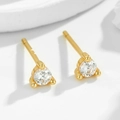 Eleganti orecchini a lobo in argento 925 placcato oro con zircone rotondo a tre griffe - Argento 925 / Oro