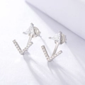 Eleganti orecchini a perno geometrici a triangolo in argento S925 con zirconi lucidi - Argento
