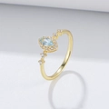 Anello in argento 925 con topazio azzurro taglio marquise e zirconi micro-pavimentati - US 5 / Oro