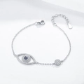 Detalle macro de pulsera de ojo turco en plata S925 con circonitas azules y blancas - Plata 925 / Plateado