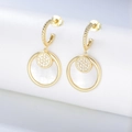 Orecchini a cerchio S925 in argento placcato oro con zirconi e pendente di conchiglia - Argento 925 / Oro