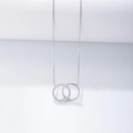 S925 Sterlingsilber Kette mit ineinandergreifenden Doppelringen und funkelnden Kristallen - 925er Silber / Weiß