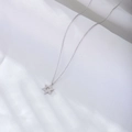 Schitterende S925 sterling zilveren hexagram hanger ketting op witte stof - 925 zilver / Wit