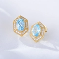 Geometrische zeshoekige oorknopjes in goud met ovale blauwe topaas en halo-diamanten - 925 zilver / Goud