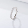 Elegante anello geometrico in argento sterling S925 con zirconi tondi incastonati - US 5 / Bianco