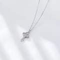 Elegante collana con ciondolo a chiave in argento sterling S925 con zirconi su seta bianca - Argento 925 / Bianco