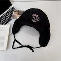 Cappello da aviatore trapuntato nero con ricamo rosa e paraorecchie caldi per l'inverno - Adulto 56-58cm (Regolazione Elastica) / Nero