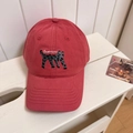 Berretto rosso in cotone con ricamo gatto maculato e scritta bianca 'COOOOL!' sportivo - 56-58cm Regolabile / Rosa Rossa