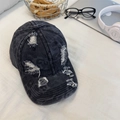 Cappellino vintage in denim nero con monogramma leopardato e dettagli strappati - 56-58cm / Grigio Scuro