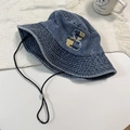 Cappello da pescatore in denim blu con ricamo, tesa larga e laccio sottogola nero regolabile - 56-58cm / Blu scuro