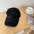 Gorra de béisbol de camuflaje negro en algodón lavado sobre una mesa de madera - 56-58cm Ajustable / Azul Marino