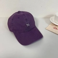 Vintage dunkelviolette Baseballkappe aus gewaschener Baumwolle mit weißem Sticklogo - 56-58cm Verstellbar / Lila