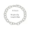 Detalle de pulsera de cadena en plata S925 con cierre de mosquetón y etiqueta de peso 15g - Talla M 8mm de Ancho 18cm de Largo (Aprox. 15g) / Plata 925