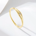 Minimalist S925 sterling silver gold ring with a single brilliant cut zircon on white steps - US 5 / Gold