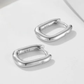 Detail von 925 Sterling Silber Ohrring mit Markenzeichen und Kristallverzierung - 925er Silber / Weiß