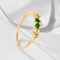 Anillo de plata minimalista con piedras preciosas verdes y blancas engastadas - US 5 / Verde Nano (Oro)