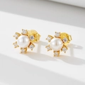 Elegant S925 silver snowflake pearl earrings with sparkling zircon stones in gold finish - 925 Silver / Gold