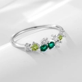 Anillo minimalista de plata de ley S925 con circonitas asimétricas verdes y blancas - US 5 / Verde Nano (Platino)