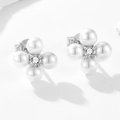 Pendientes de perlas en plata S925 con diseño de cuatro pétalos y circonita central - Plata 925 / Blanco