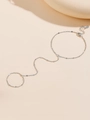 Dettaglio del bracciale ad anello in argento S925 con catena fine e chiusura a moschettone - Argento 925 / Argento
