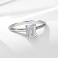 Elegante S925 zilveren ring met heldere zirkonia in smaragd slijpvorm en klassieke vier-klauw zetting - US 5 / Wit