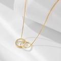 Elegante collana in argento S925 con cerchi intrecciati dorati e dettagli in pavé di diamanti - Oro