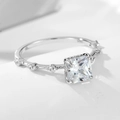 Anello in argento sterling S925 con zircone taglio princess e finitura elegante - US 5 / Argento