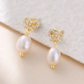 Orecchini a fiocco in argento 925 con zirconi brillanti e perle bianche a goccia - Argento 925 / Oro