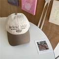 Berretto da baseball bicolore beige e marrone con ricamo Weekend Holiday stile retrò - 56-59cm (Regolabile) / Cachi