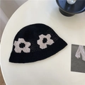 Bob noir minimaliste en maille avec motif de fleurs blanches et design au crochet - 56-58cm / Noir