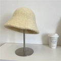 Minimalist cream faux fur bucket hat for women in soft fleece plush material - 56-59cm / Beige
