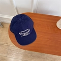 Casquette en coton bleu marine avec broderie blanche weekend sur un fond en bois - 56-58cm Ajustable / Bleu Marine