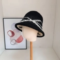 Chapeau bob en tricot noir avec motif de vagues blanches et texture au crochet - 56-58cm / Noir