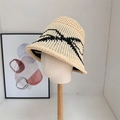 Chapeau cloche en paille beige avec motifs ondulés noirs et design tissé aéré - 56-58cm / Beige