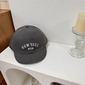 Cappellino da baseball grigio scuro con ricamo New York 1987 e visiera corta - 56-58cm / Grigio