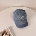 Berretto da baseball in denim azzurro con ricamo a fiocco in stile coreano su sfondo crema - 56-58cm Regolabile / Azzurro